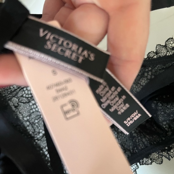 **VICTORIA SECRET** LACE BODYSUIT - Picture 3 of 6